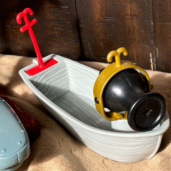 Fisher Price Great Adventures Shark Raft Boat And Pirate Ship Dinghy - Picture 3 of 10